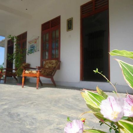 Yoho Blue Lotus Guest Mirissa Hotel Exterior photo