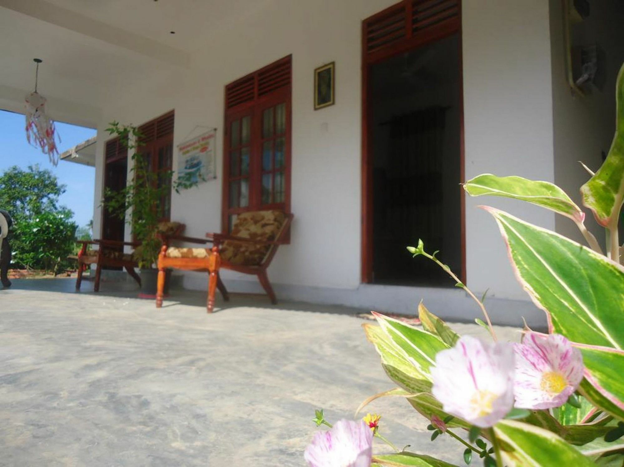 Yoho Blue Lotus Guest Mirissa Hotel Exterior photo